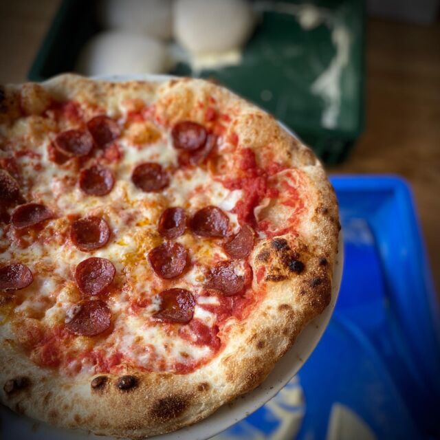 Dr Pepper 🍕 
Loaded with award winning smoked Hungarian pepperoni #drpepper 

#camberley #camberleylife #pizzatime 
#thepizzatarian #rmasandhurst #sandhurst #pizzalover #pepperonipizza #properoni #frimley